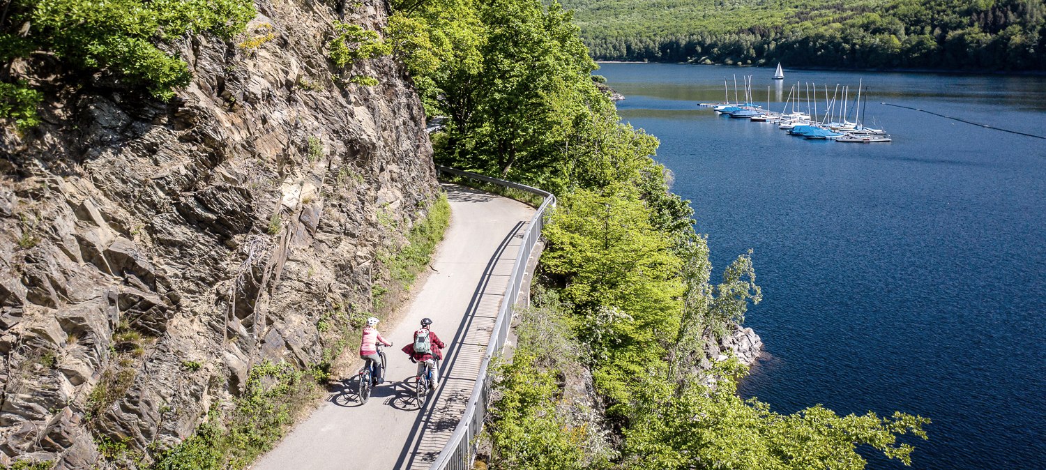 Auf dem RurUfer-Radweg zwischen Woffelsbach & Eschauel, © grünemtropole e.V. - Dennis Stratmann