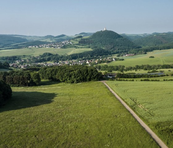 Blick auf Burg Olbrück und Eifellandschaft, © Eifel Tourismus GmbH, D. Ketz