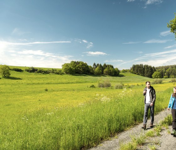 Wanderer im Naturschutzgebiet Murmes, © Eifel Tourismus GmbH, Dominik Ketz