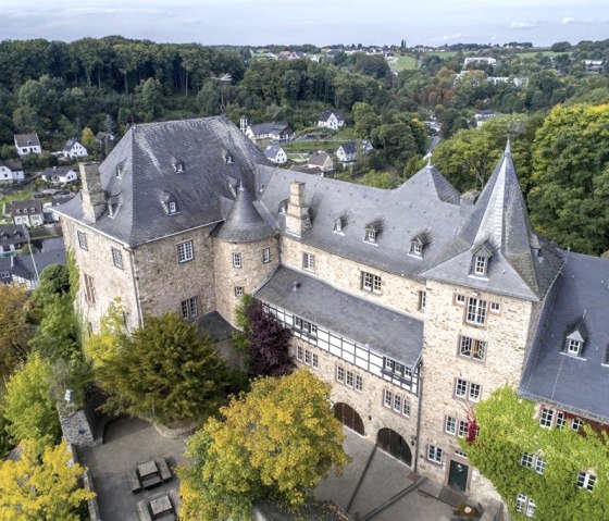 Luftbild der Burg Blankenheim, © Nordeifel Tourismus GmbH & Jugendherberge Burg Blankenheim#