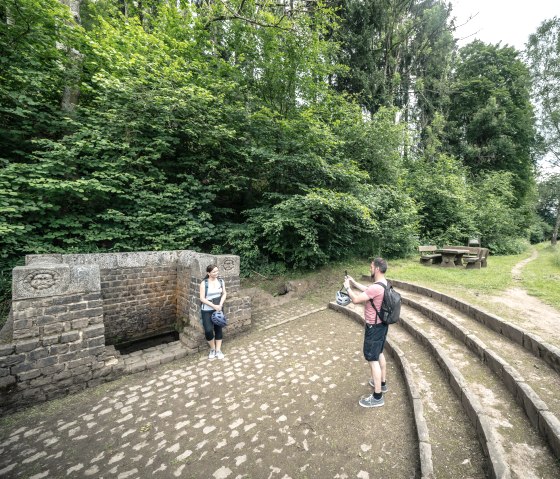 Die Radtour führt am Grünen Pütz, einer römischen Quellfassung bei Nettersheim, vorbei, © Eifel Tourismus GmbH, Dennis Stratmann