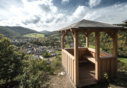 Aussichtspavillion auf der Spicher Ley, © Ahrtal-Tourismus Bad Neuenahr-Ahrweiler e.V., Dominik Ketz