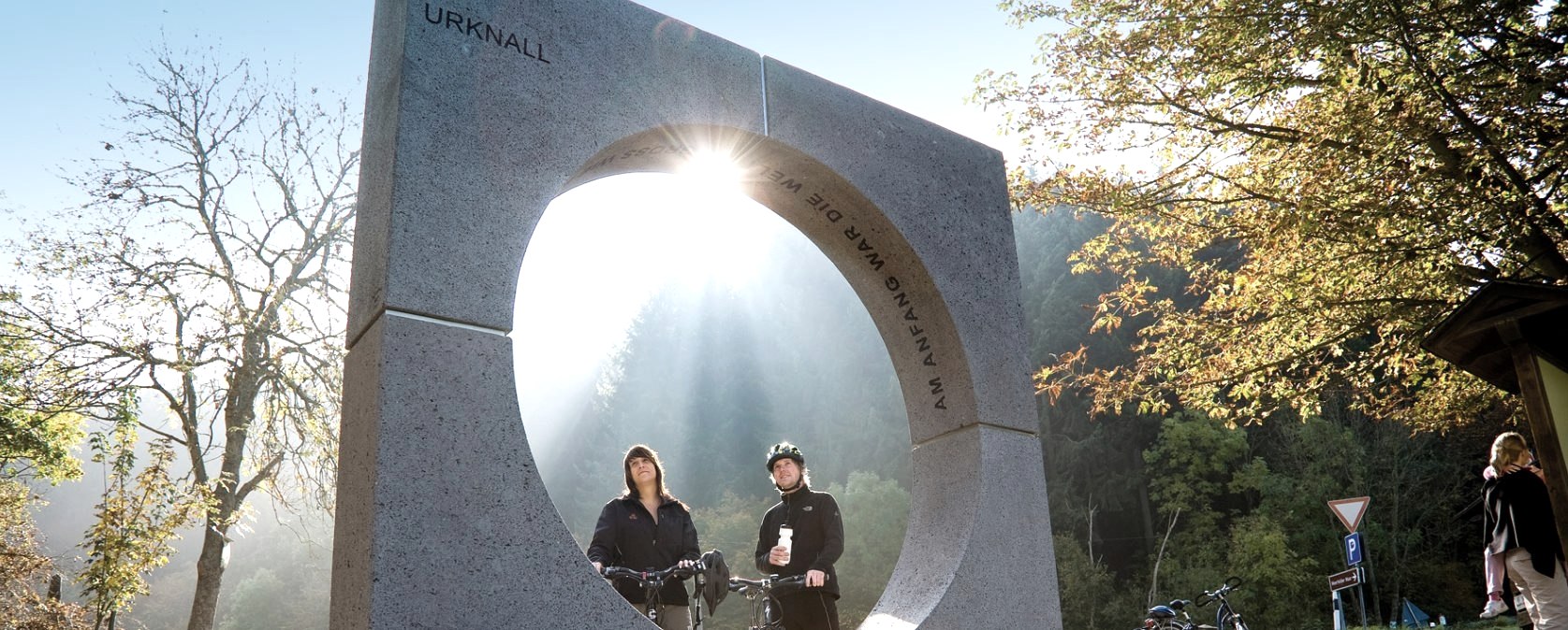 Der Urknall auf dem Kosmosradweg Kleine Kyll, © GesundLand Vulkaneifel/J. Hoefs