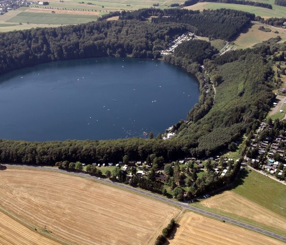 Pulvermaar von oben, © Feriendorf Pulvermaar, Frank Fetten