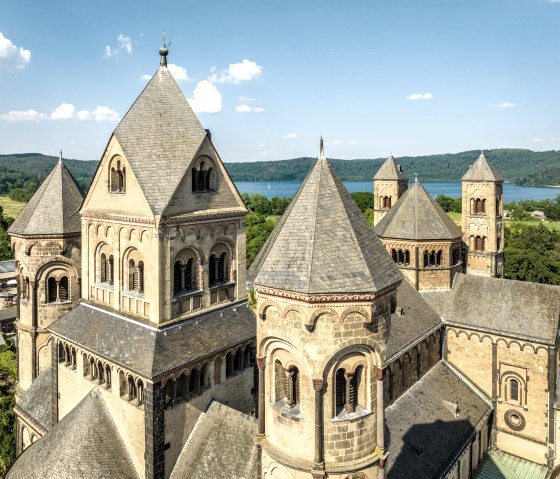 Abteikirche mit Laacher See, © Eifel Tourismus GmbH, D. Ketz