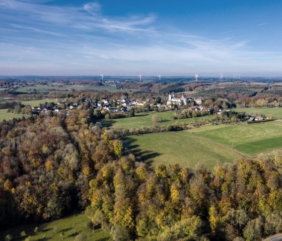 Wandern durch die Wälder rund um das Kloster Steinfeld, © Eifel Tourismus GmbH, D. Ketz