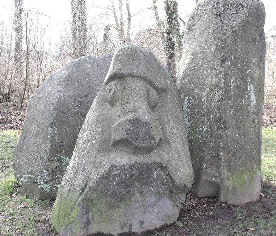 Steinskulptur im Nettepark, © VG Pellenz/Chagas da Silva