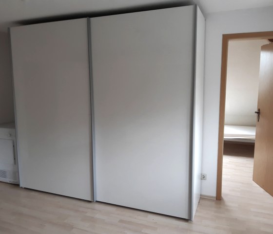 Schlafzimmer 1 mit Durchgang zu Schlafz 3