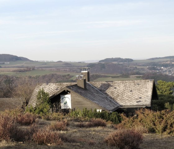 Wacholderhütte im Herbst, © Foto: Svenja Schulze-Entrup, Quelle: Touristik-Büro Vordereifel