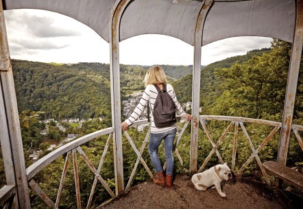 Ausblick vom Hohenzollernturm auf Bad Bertrich im Talkessel., © GesundLand Vulkaneifel/Marco Rothbrust