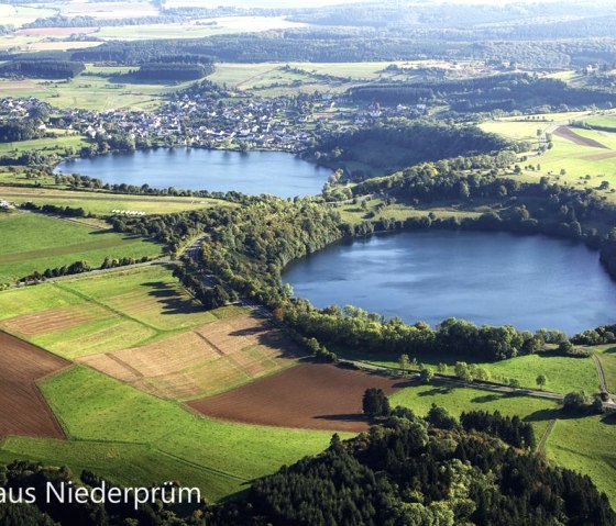 Weinfelder und Schalkenmehrener Maar, © Klaus Niederprüm - klaus.niederpruem@online.de