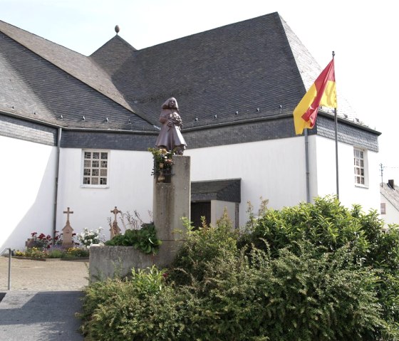 Lebensbaumkirche Manderscheid_Eingang, © GesundLand Vulkaneifel