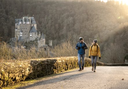 Wandern im Herbst/Winter in der Eifel, an der Burg Eltz, © Eifel Tourismus GmbH, Dominik Ketz