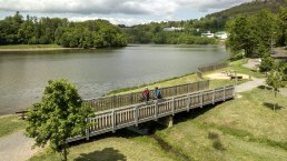 Der Prüm-Radweg führt am Stausee Bitburg bei Biersdorf vorbei, © Eifel Tourismus GmbH, Dominik Ketz