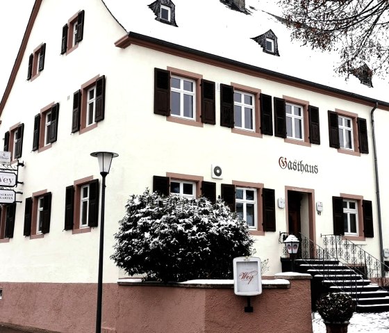 Landgasthof Wey - Hausansicht im Winter, © Landgasthof Wey