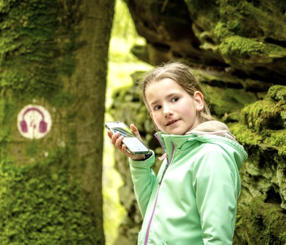 Spannende Geschichten bei der Lauschtour Grüne Hölle, © Eifel Tourismus GmbH, Dominik Ketz