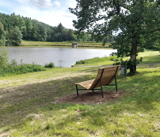 Liegebank am Stausee, © Marco Kockelmann