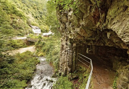 Elfengrotte/Käsegrotte Blick von oben, © GesundLand Vulkaneifel/M. Rothbrust