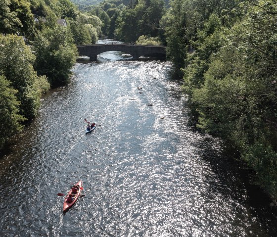 Kanoën op de Rur door Heimbach, © Eifel Tourismus GmbH_Tobias Vollmer