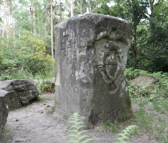 Maria Theresa Stone with Vianden coat of arms, © Felsenland Südeifel Tourismus GmbH