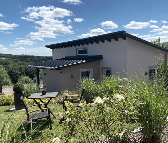 Blick vom Garten auf das Haus „Im Käulchen“, © Eifelia Ferienhaus