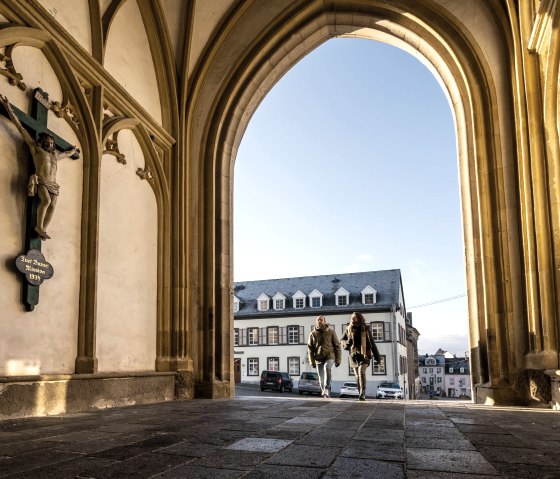 Portal an Stiftskirche St. Martin u. St. Severus, © Eifel Tourismus GmbH, D. Ketz