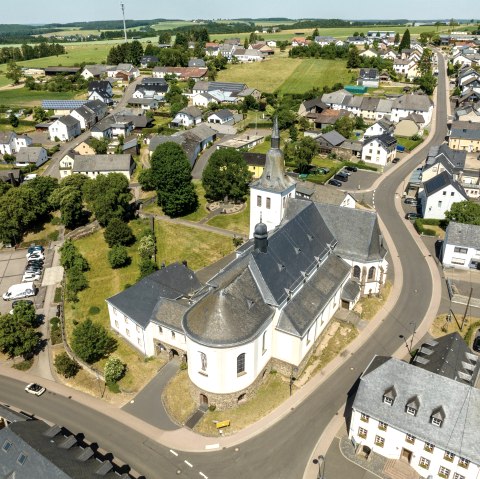 Bleialf, Pfarrkirche, © ET-2023-059-Pfarrkirche Sankt Marien, Bleialf-©Eifel Tourismus GmbH, Dominik Ketz.jpg