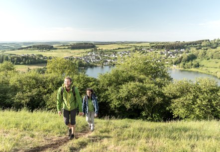 Wandern am Schalkenmehrener Maar, © Eifel Tourismus GmbH, D. Ketz