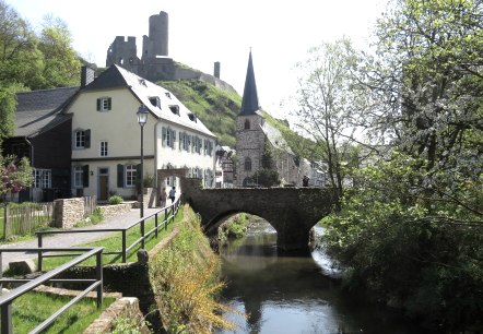 Pfarrkirche im Frühling, © Foto: Svenja Schulze-Entrup, Quelle: Touristik-Büro Vordereifel