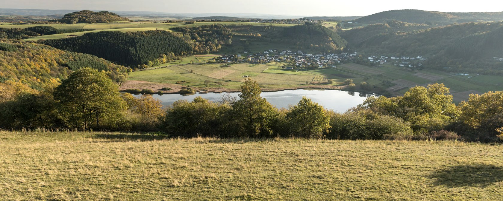 Blick aufs Meerfelder Maar vom Aussichtsturm Landesblick aus, © Eifel Tourismus GmbH, D. Ketz