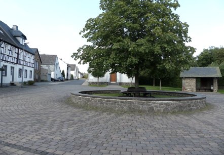 Dorfplatz in Anschau, © Foto: Verbandsgemeinde Vordereifel, Quelle: Touristik-Büro Vordereifel