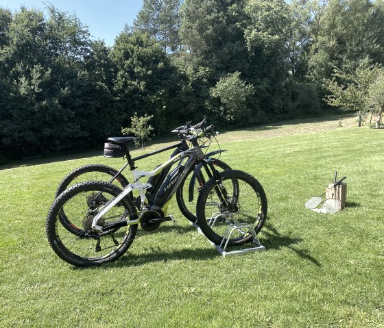 2 E-Bike Leihfahrräder