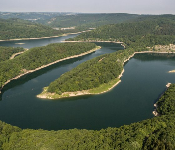 Der Wanderweg Rur-Olef Route führt oberhalb des Urftsees vorbei, © Eifel Tourismus GmbH/D. Ketz