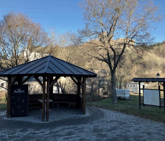 Hütte auf dem Gemeindeplatz, © Frank Fuchs