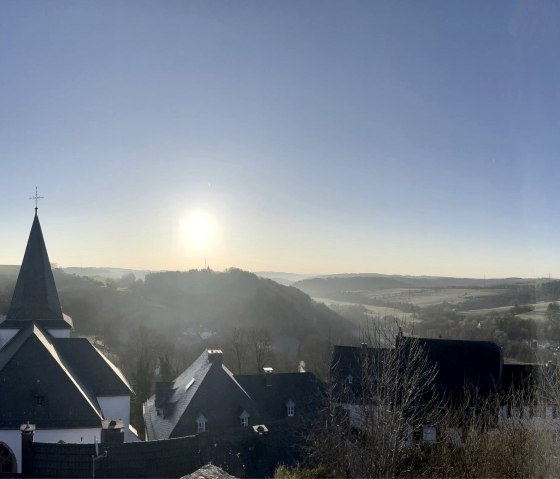 Uitzicht over Kronenburg, © Nordeifel Tourismus GmbH & Burghaus und Villa Kronenburg