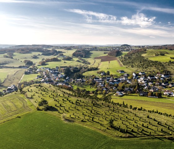 Kalvarienberg aus der Luft, EifelSpur Toskana der Eifel, © Eifel Tourismus, D. Ketz