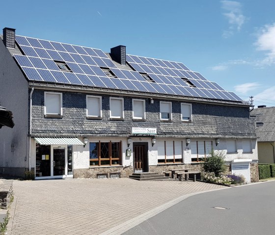 Dorfladen mit Gaststätte in Reudelsterz, © Foto: Svenja Schulze-Entrup, Quelle: Touristik-Büro Vordereifel