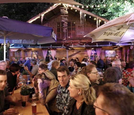 Annakirmes_Biergarten, © Stadt Düren