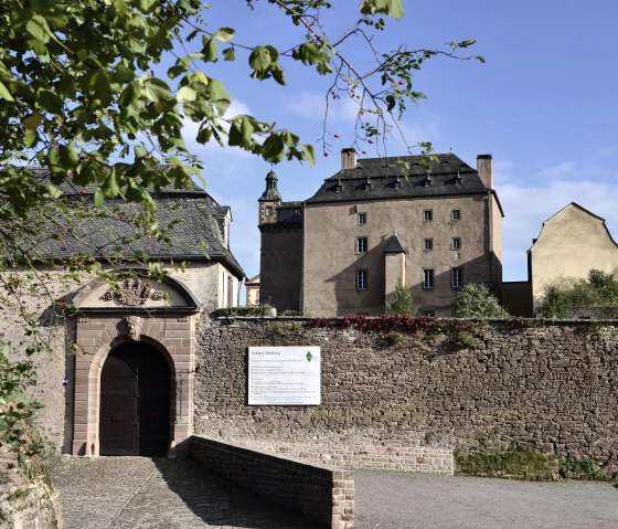 Eingang mit Burgtor, © Tourist-Information Bitburger Land