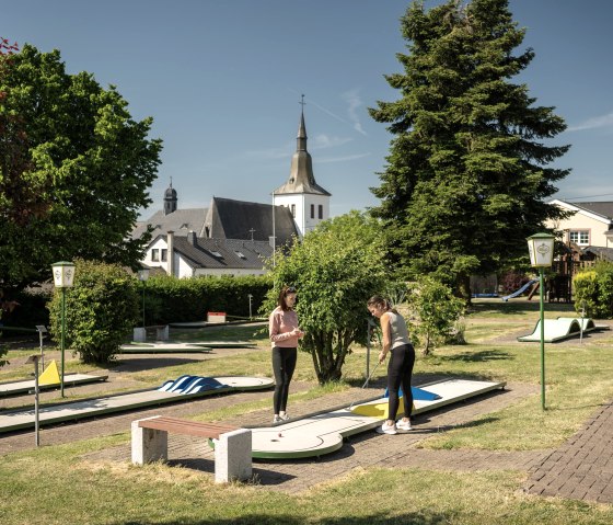 Minigolf Altes Backhaus, Bleialf, © Eifel Tourismus GmbH, Dominik Ketz