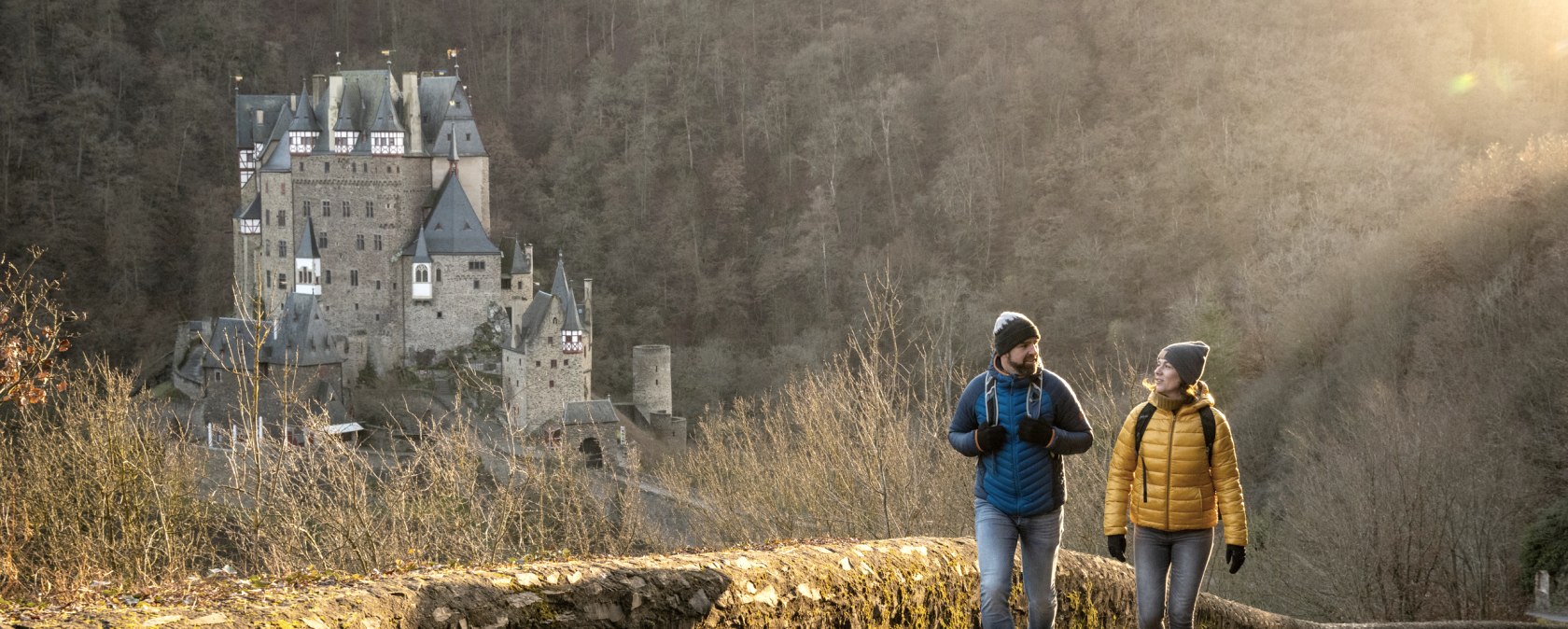 Wandern im Herbst/Winter in der Eifel, an der Burg Eltz, © Eifel Tourismus GmbH, Dominik Ketz