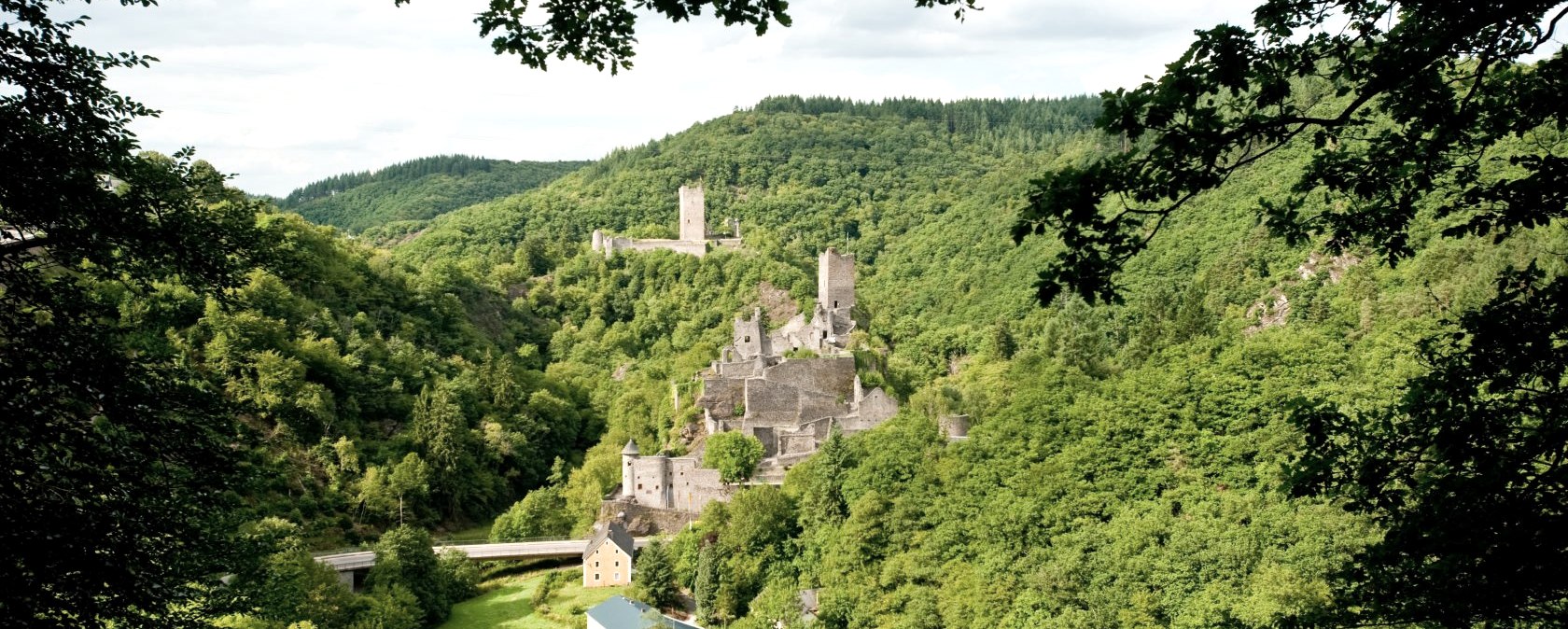Blick auf die Manderscheider Burgen am Lieserpfad, © GesundLand Vulkaneifel / D. Ketz