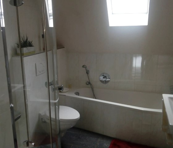 Appartement Bad mit Wanne und Dusche, © Fam. Küchler