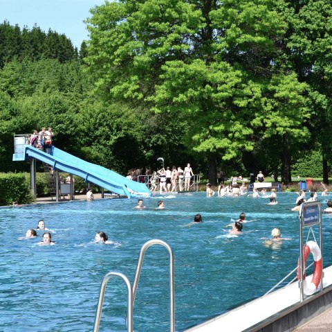 Waldfreibad Prüm neben Campingplatz, © Tourist-Information Prümer Land