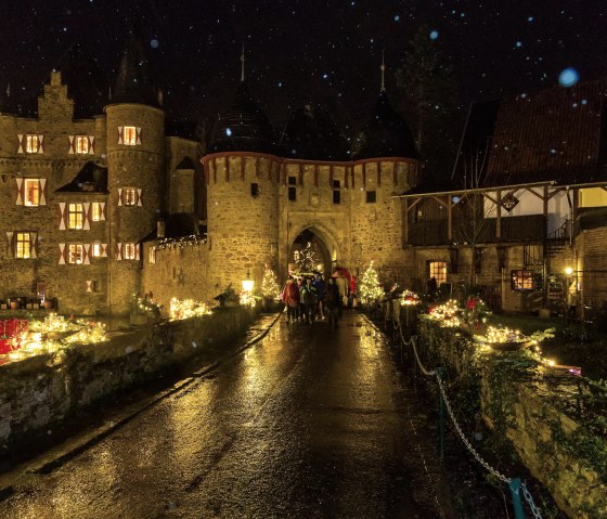 Weihnachtliche Burg Satzvey, © Mike Göhre - der Fotoschmied