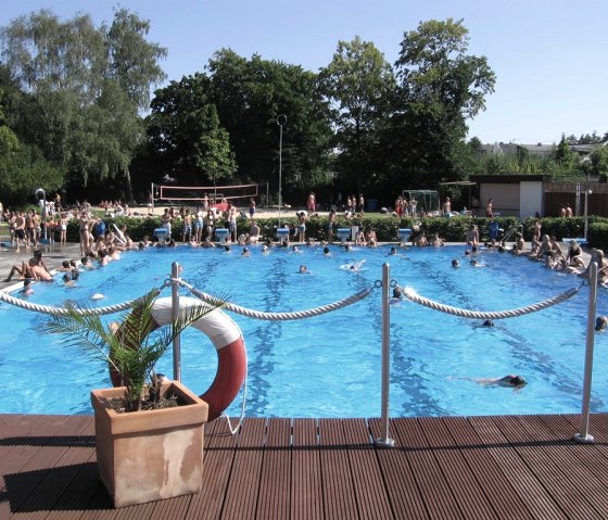 Schwimmbecken Freibad, © Seydel