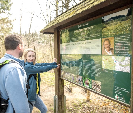 Infotafel an den Narzissenwiesen im Oleftal, © Eifel Tourismus GmbH, Dominik Ketz