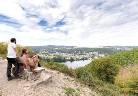 Rasten mit Blick auf Obermaubach, © Eifel Tourismus GmbH, AR-shapefruiteAG