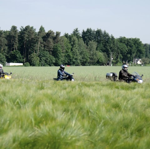 Motorradtouren Eifel: Touren mitten durch grüne Landschaft, © RoadConcept