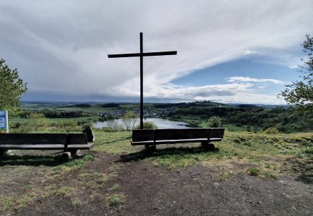 Maarkreuz am Schalkenmehrener Maar, © GesundLand Vulkaneifel GmbH